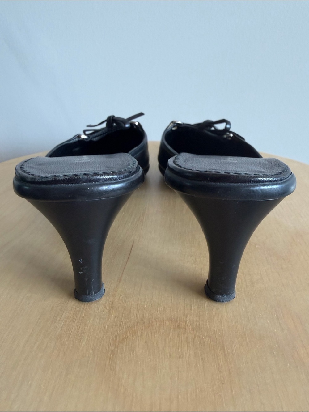 Vintage Prada Black Leather Pointed-Toe Kitten Heel Mules with Bows - Picture 5 of 9